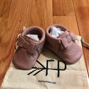 Freshly Picked Blush Bow Moc